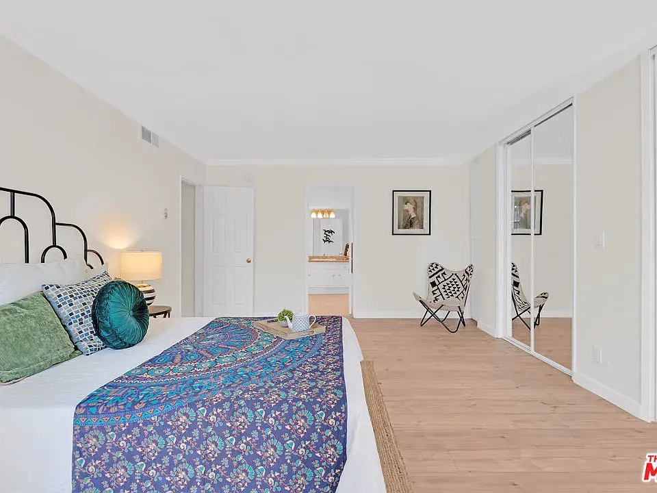 12955 Riverside Dr APT 201, Sherman Oaks, CA 91423