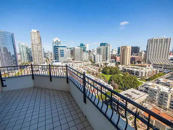 700 W Harbor Dr UNIT 2101, San Diego, CA 92101