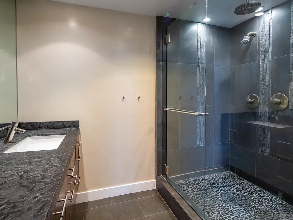 700 W Harbor Dr UNIT 2101, San Diego, CA 92101