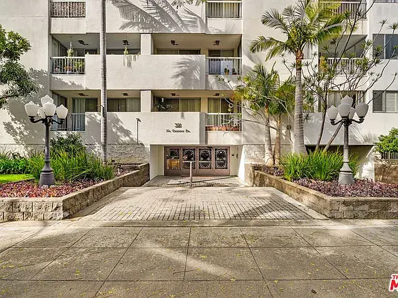 321 N Oakhurst Dr APT 203, Beverly Hills, CA 90210