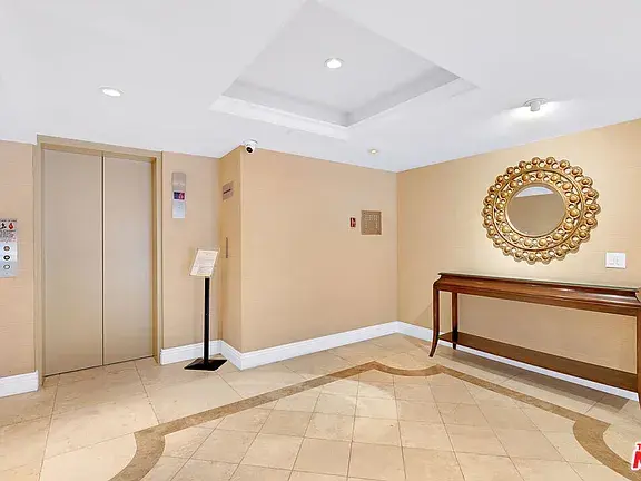 321 N Oakhurst Dr APT 203, Beverly Hills, CA 90210