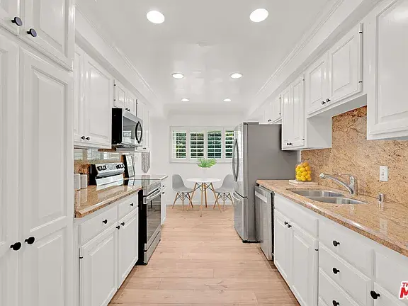 12955 Riverside Dr APT 201, Sherman Oaks, CA 91423