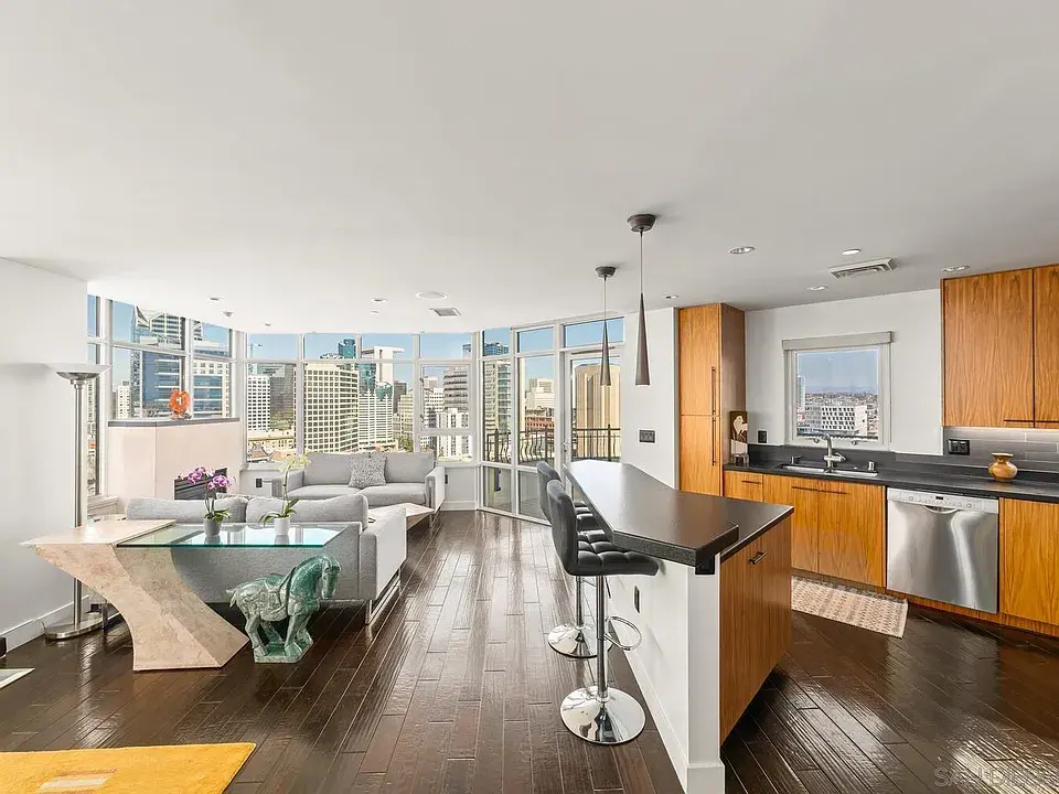 700 W Harbor Dr UNIT 2101, San Diego, CA 92101