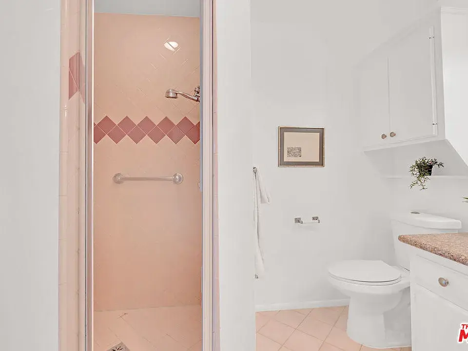 12955 Riverside Dr APT 201, Sherman Oaks, CA 91423