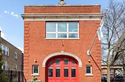 2100 W Eastwood Ave,   Chicago, IL 60625