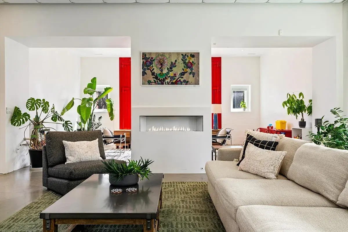 2100 W Eastwood Ave,   Chicago, IL 60625