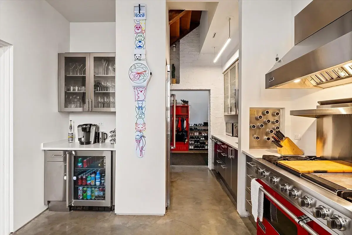 2100 W Eastwood Ave,   Chicago, IL 60625