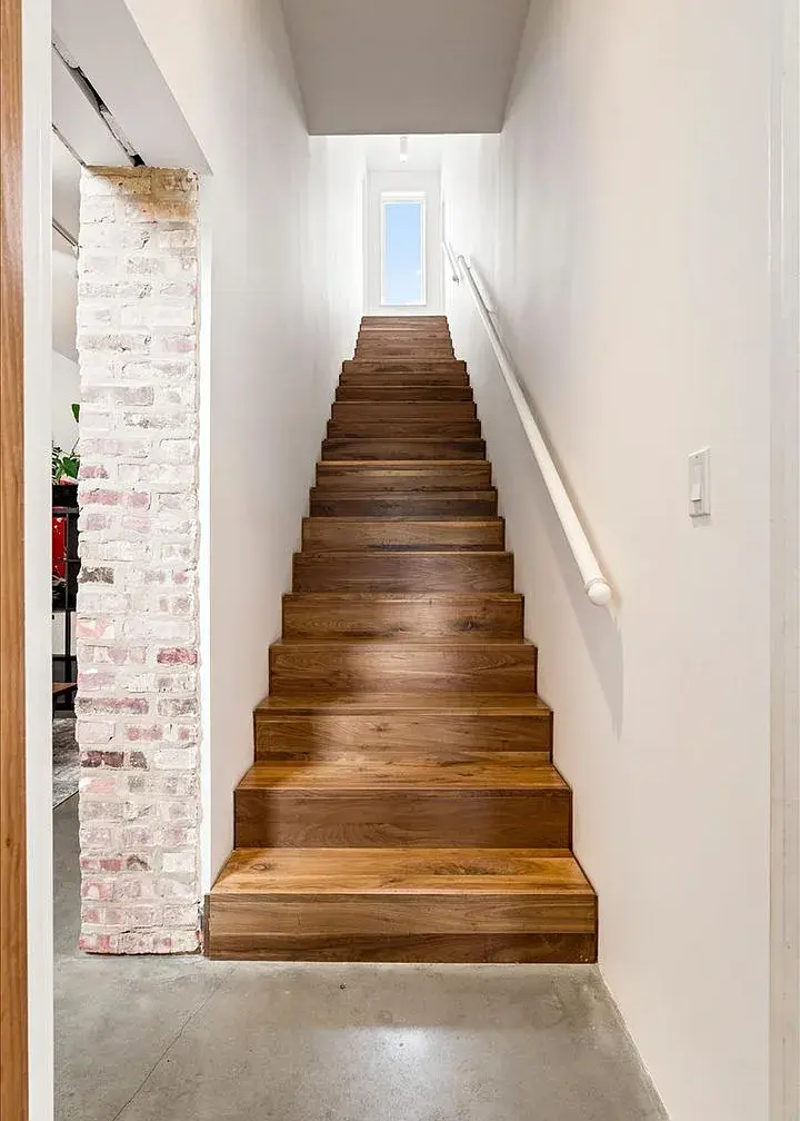 2100 W Eastwood Ave,   Chicago, IL 60625