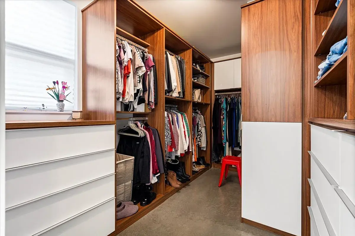 2100 W Eastwood Ave,   Chicago, IL 60625