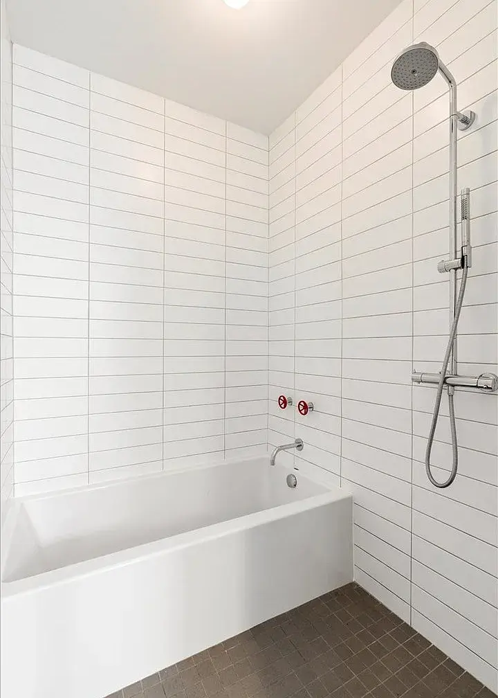 2100 W Eastwood Ave,   Chicago, IL 60625