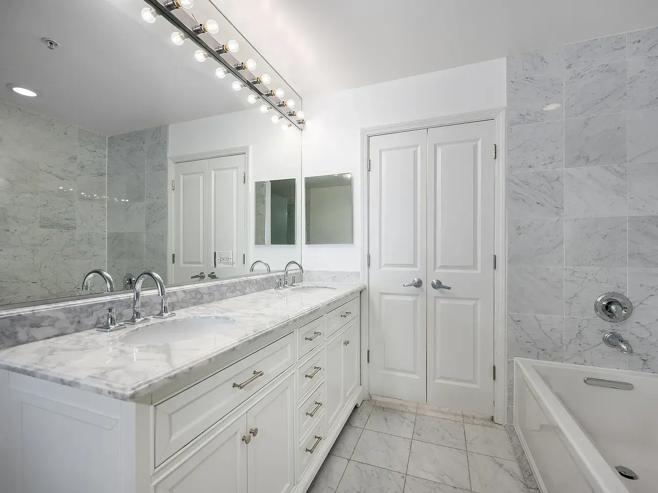 100 14th St APT 2205,   Chicago, IL 60605