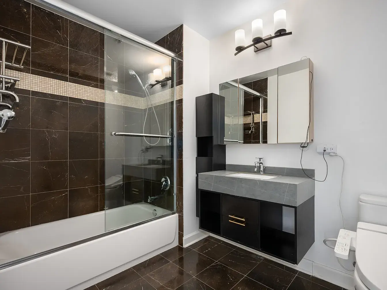 100 14th St APT 2205,   Chicago, IL 60605