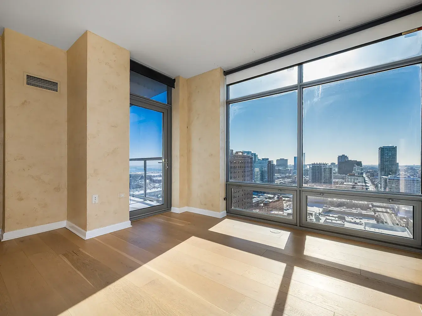 100 14th St APT 2205,   Chicago, IL 60605