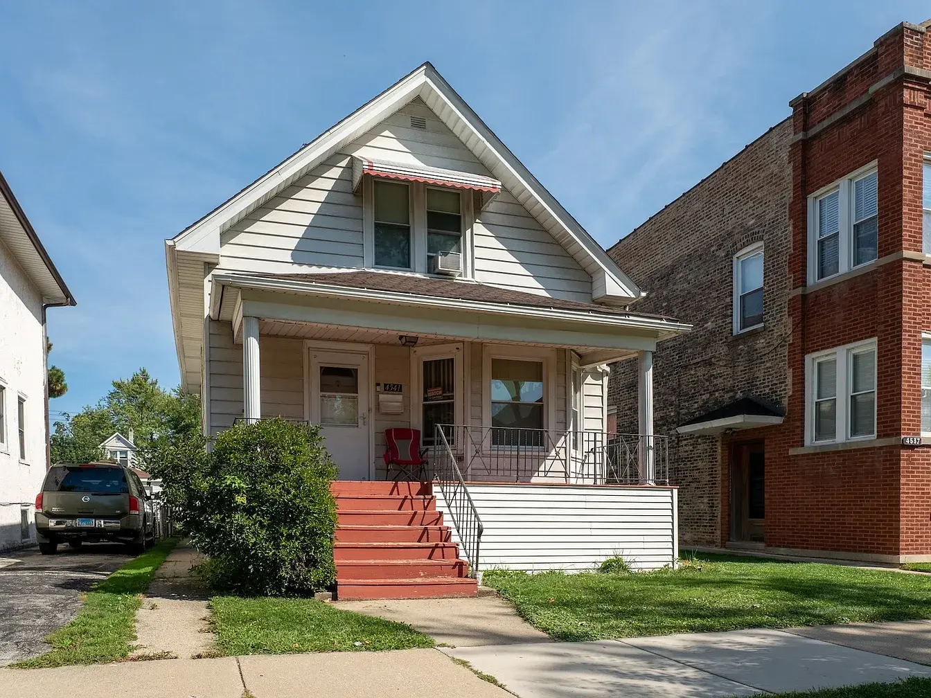 4541 N Harding Ave,   Chicago, IL 60625