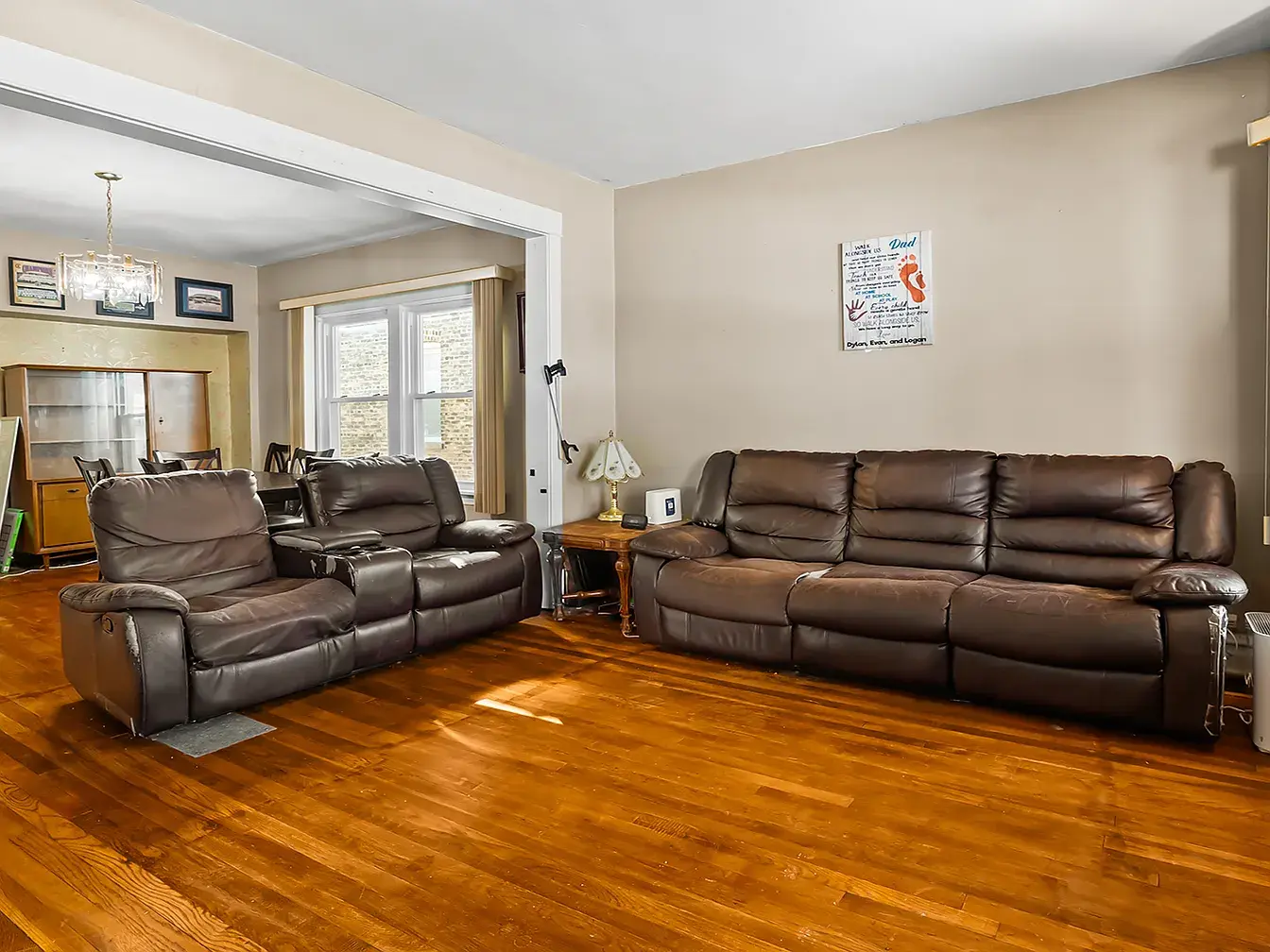 4541 N Harding Ave,   Chicago, IL 60625