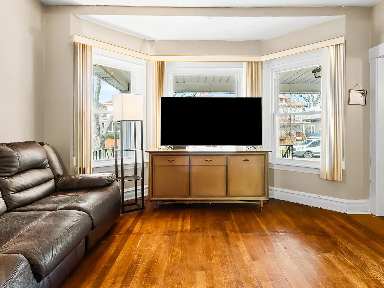 4541 N Harding Ave,   Chicago, IL 60625