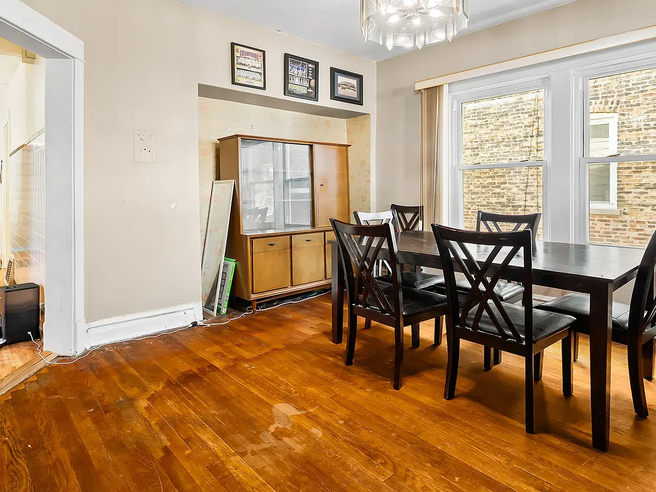 4541 N Harding Ave,   Chicago, IL 60625