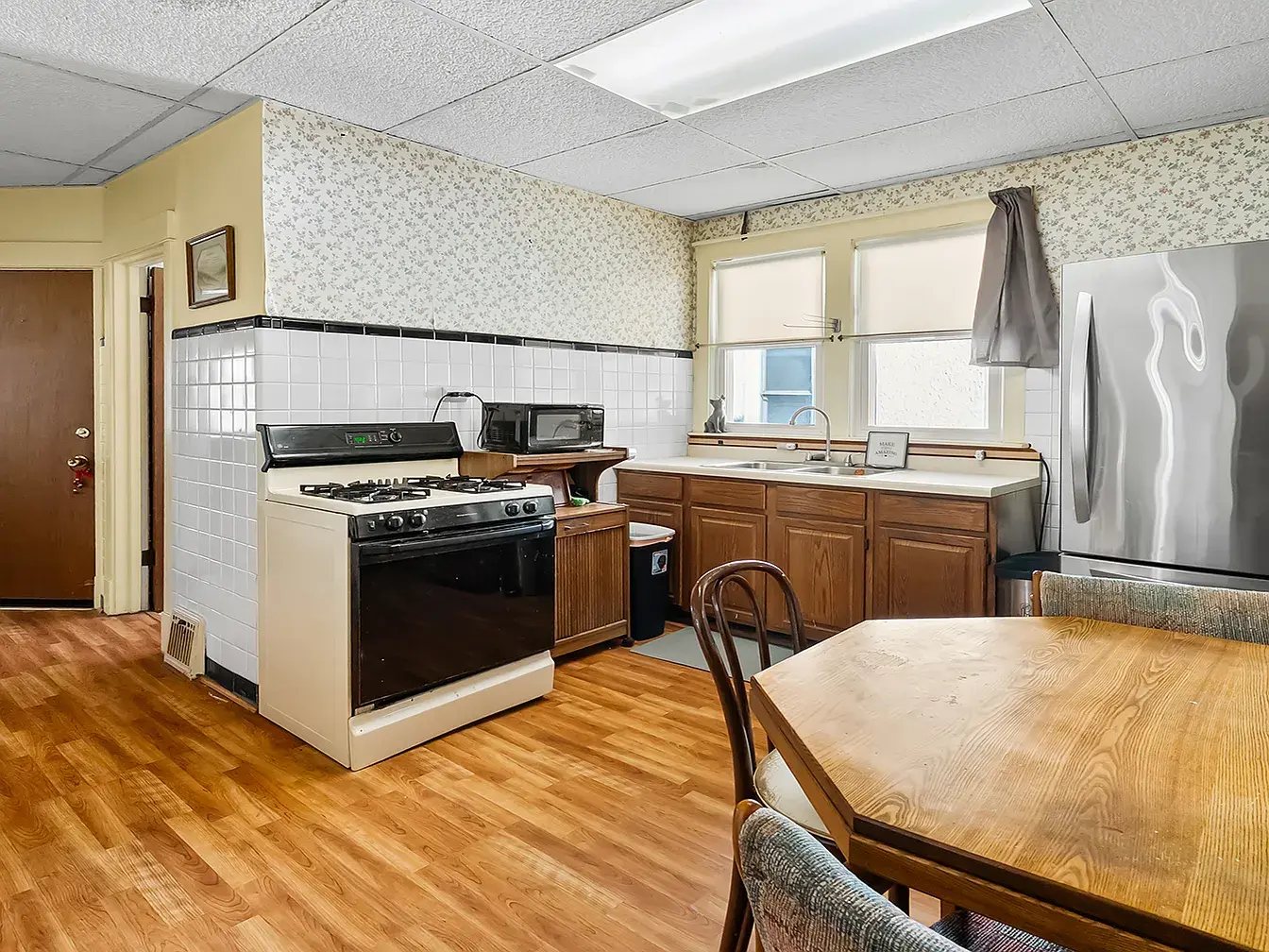 4541 N Harding Ave,   Chicago, IL 60625