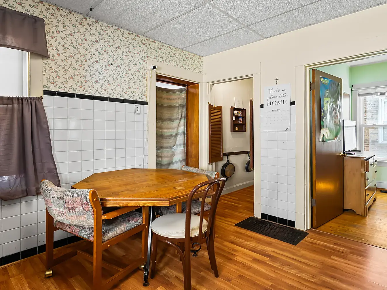 4541 N Harding Ave,   Chicago, IL 60625