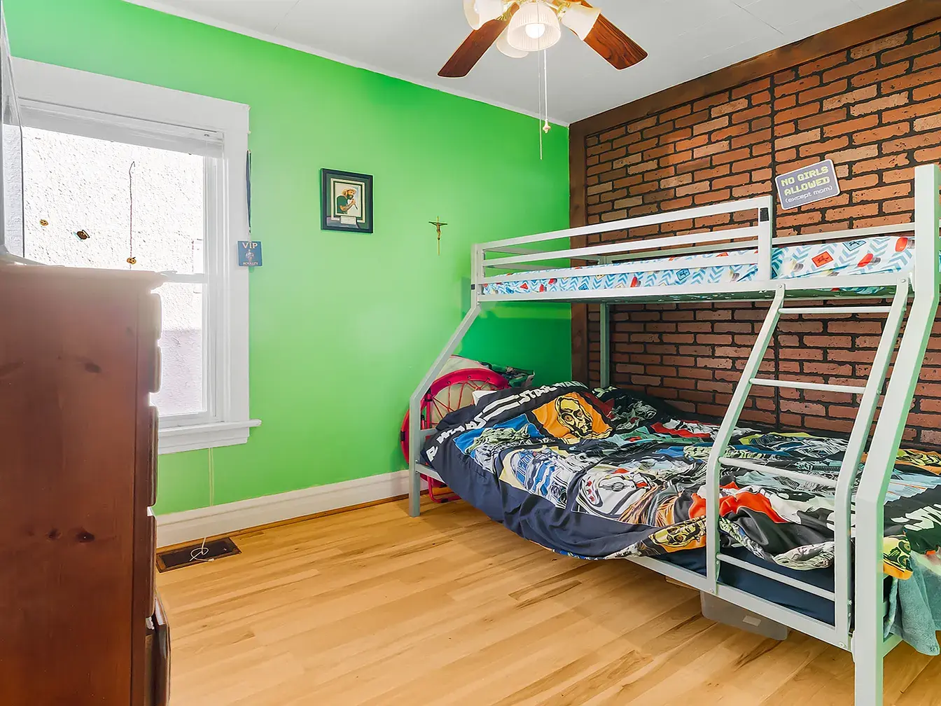 4541 N Harding Ave,   Chicago, IL 60625