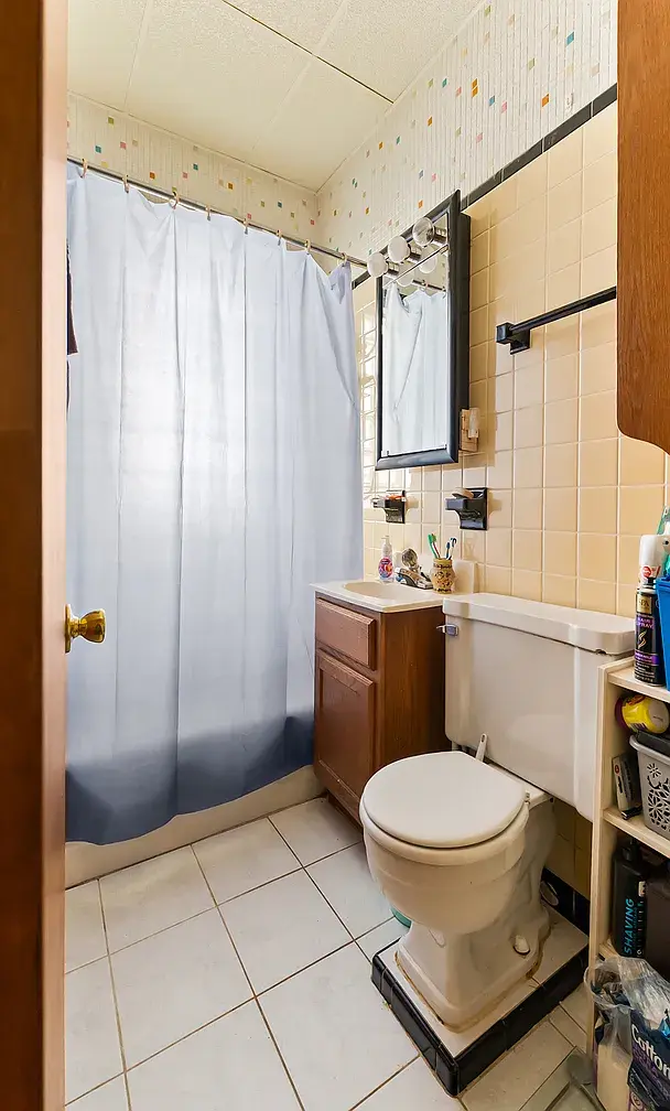 4541 N Harding Ave,   Chicago, IL 60625