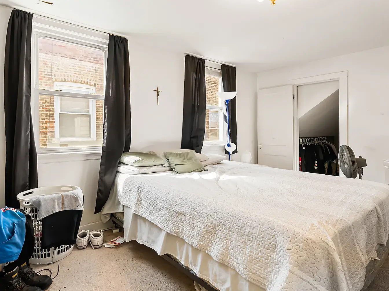 4541 N Harding Ave,   Chicago, IL 60625