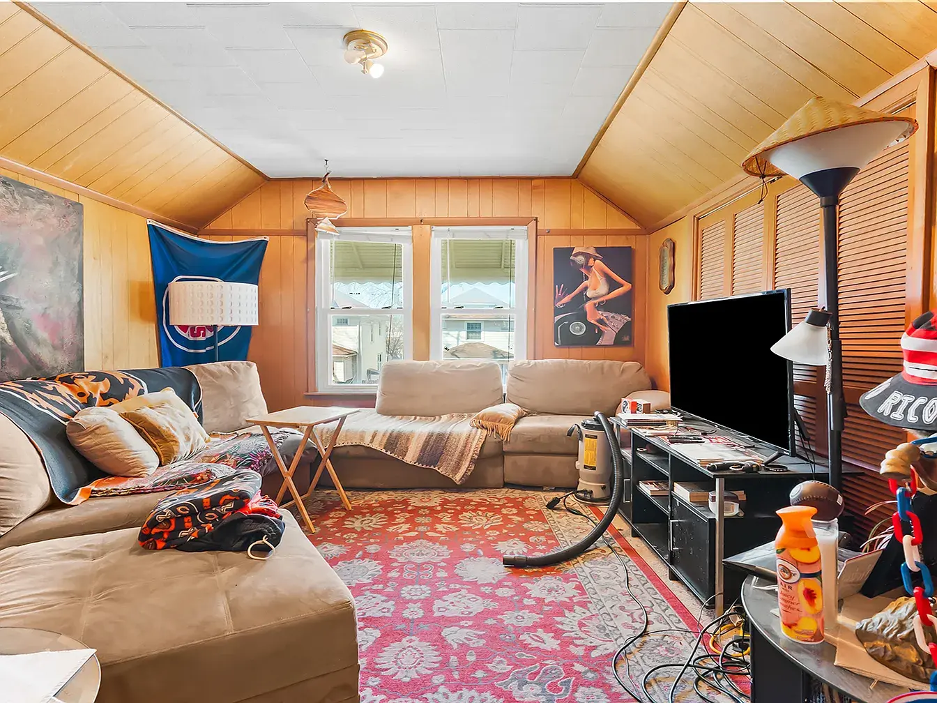 4541 N Harding Ave,   Chicago, IL 60625