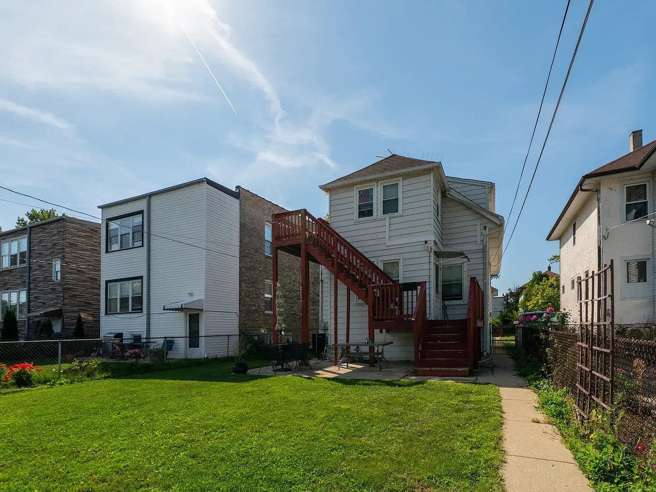 4541 N Harding Ave,   Chicago, IL 60625