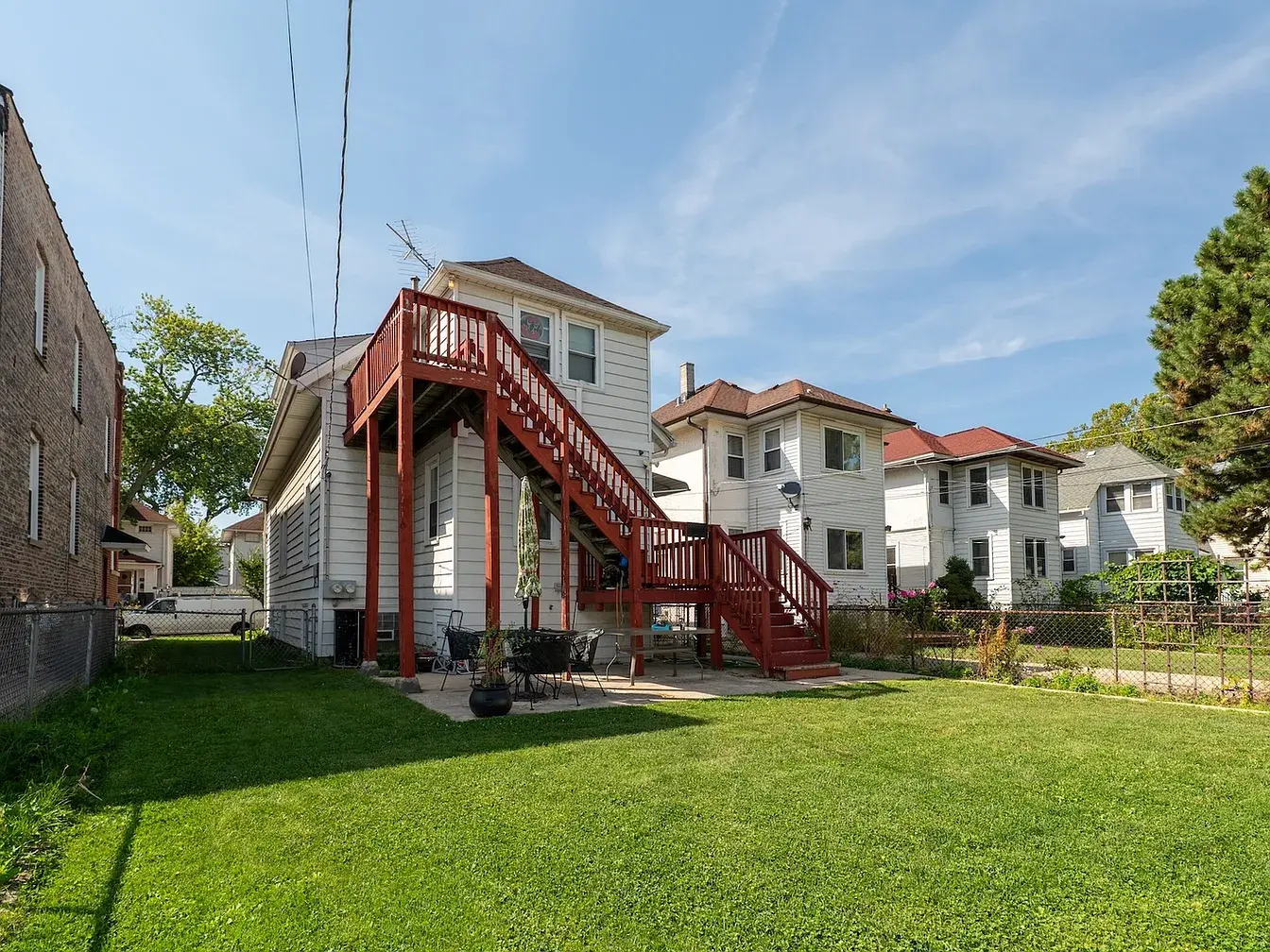 4541 N Harding Ave,   Chicago, IL 60625