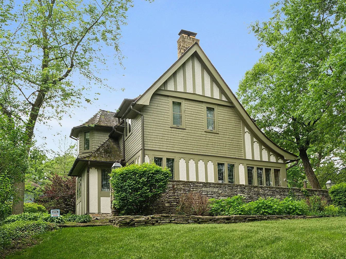 2023-2027 W 108th Pl,   Chicago, IL 60643