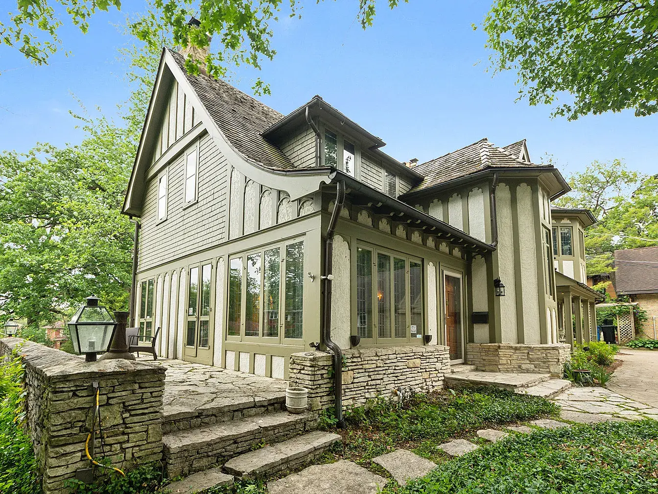 2023-2027 W 108th Pl,   Chicago, IL 60643