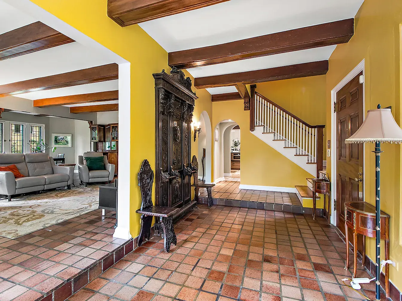 2023-2027 W 108th Pl,   Chicago, IL 60643