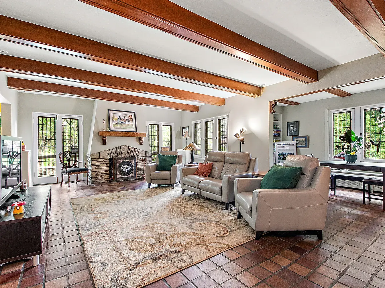 2023-2027 W 108th Pl,   Chicago, IL 60643