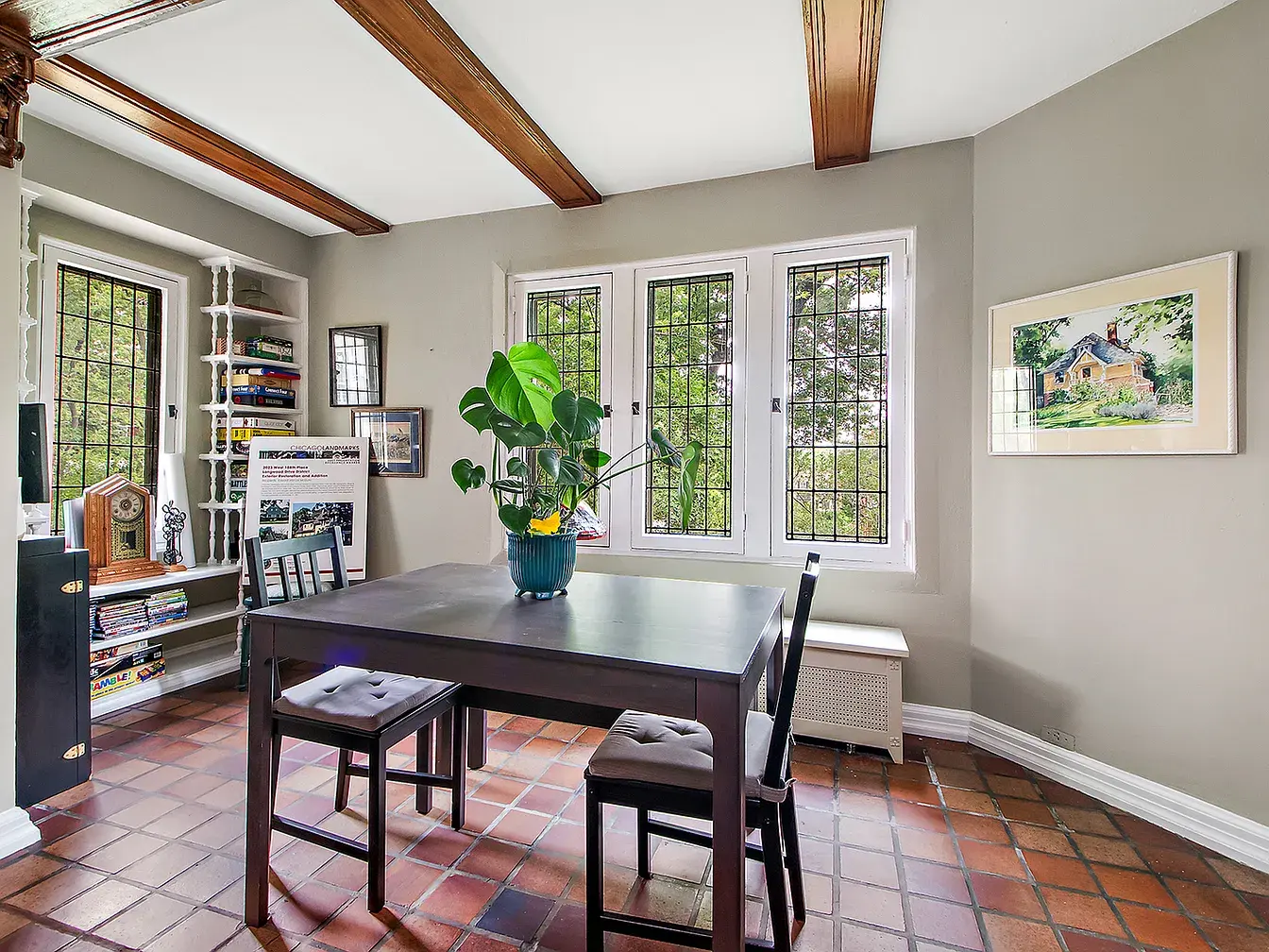 2023-2027 W 108th Pl,   Chicago, IL 60643