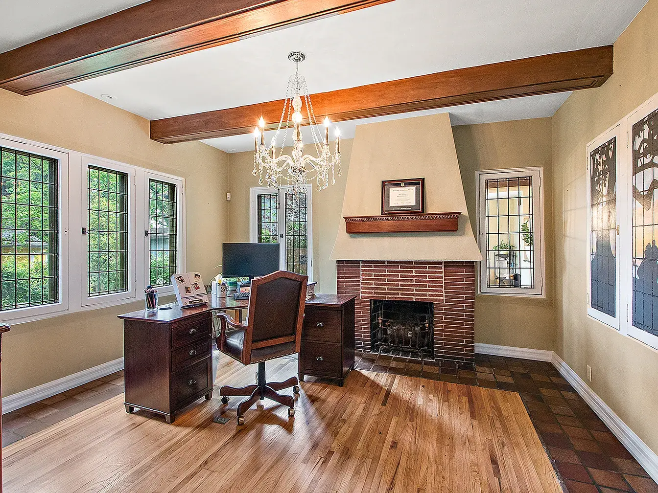 2023-2027 W 108th Pl,   Chicago, IL 60643