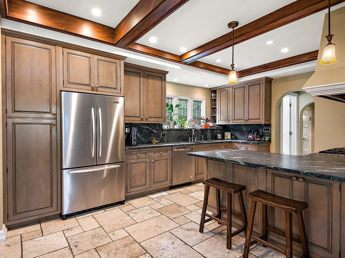 2023-2027 W 108th Pl,   Chicago, IL 60643