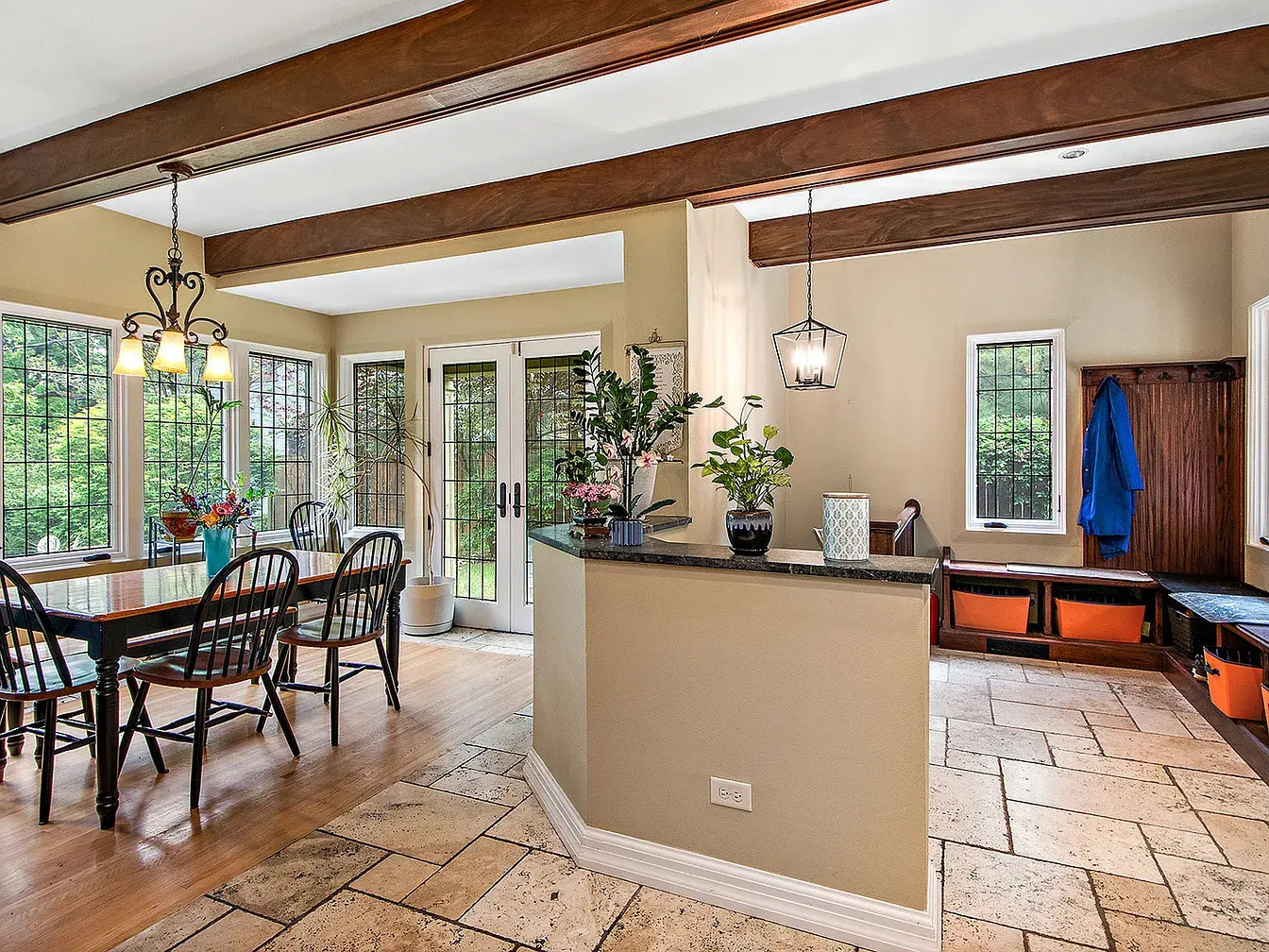 2023-2027 W 108th Pl,   Chicago, IL 60643