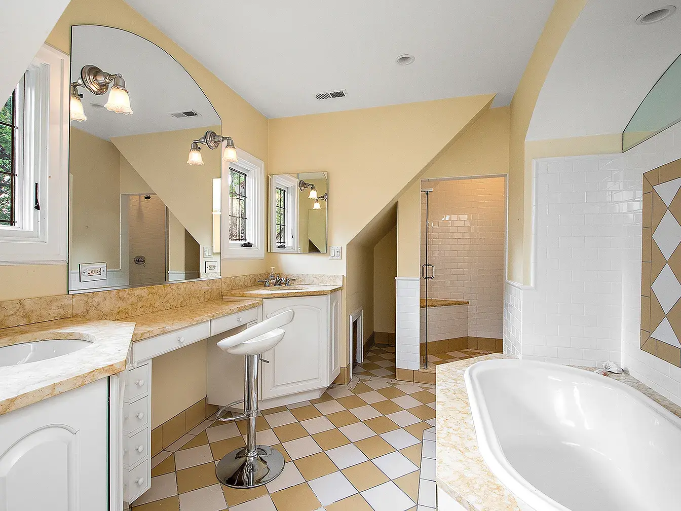 2023-2027 W 108th Pl,   Chicago, IL 60643