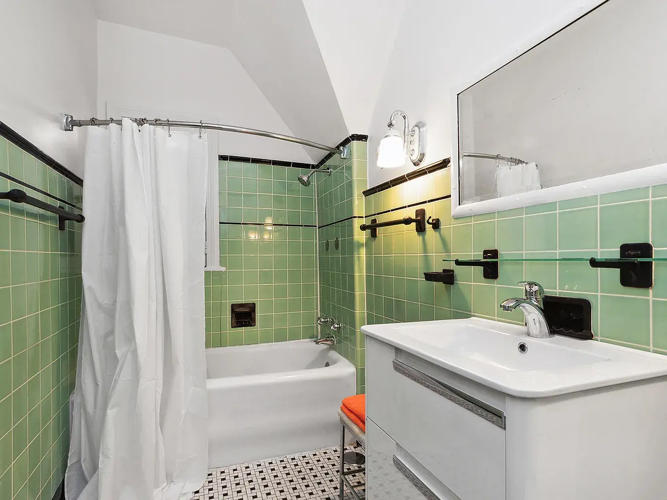 2023-2027 W 108th Pl,   Chicago, IL 60643