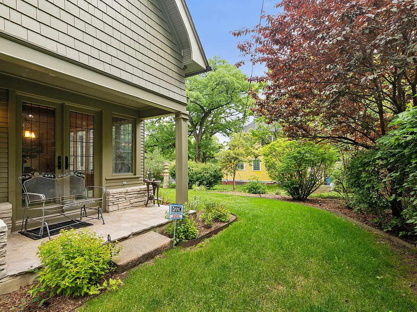 2023-2027 W 108th Pl,   Chicago, IL 60643