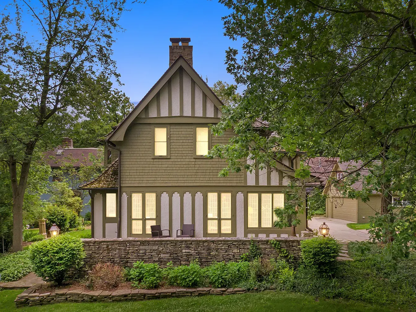 2023-2027 W 108th Pl,   Chicago, IL 60643