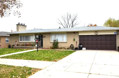 5239 N Virginia Ave,   Chicago, IL 60625