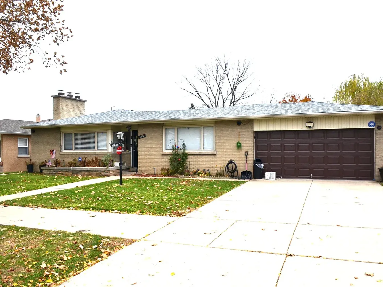 5239 N Virginia Ave,   Chicago, IL 60625