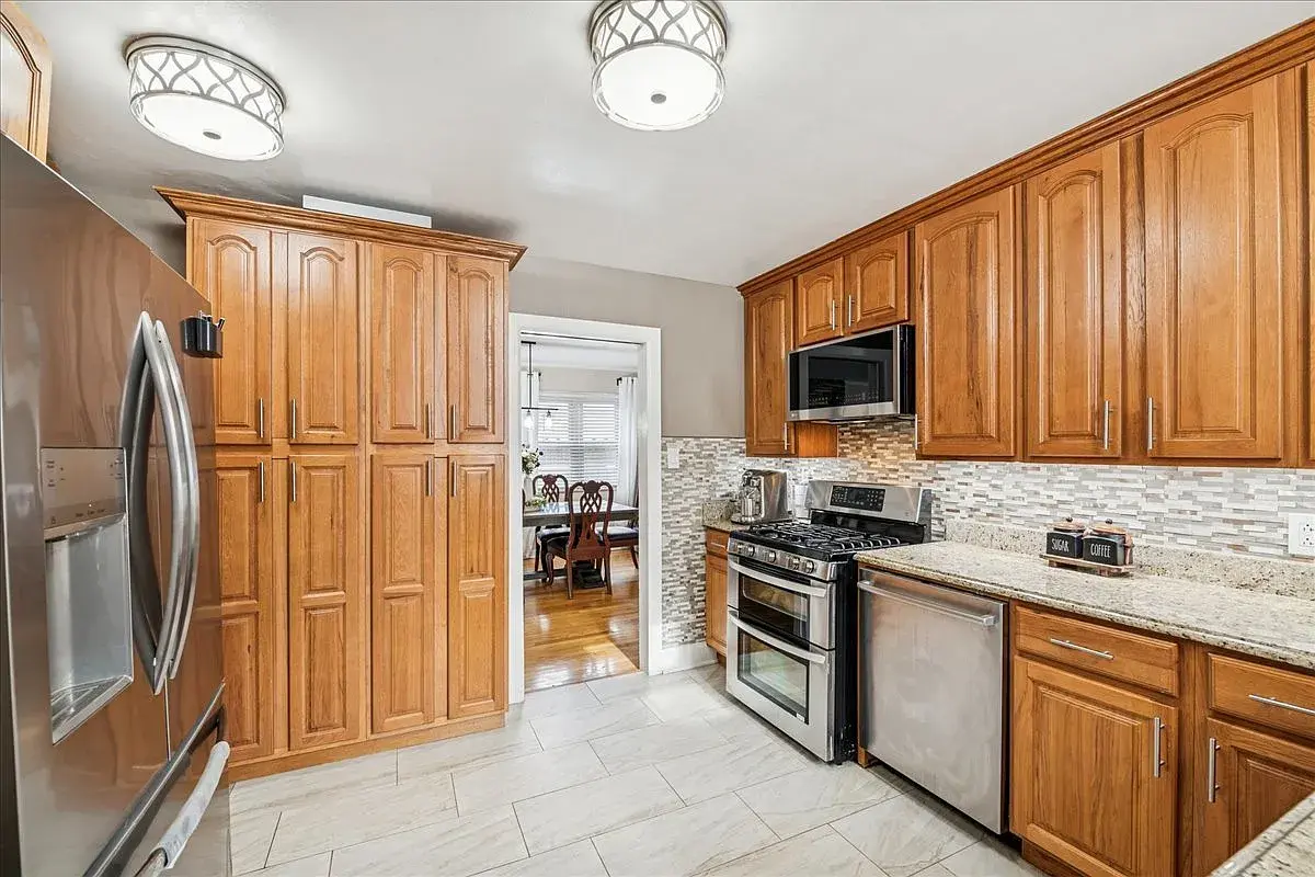 5239 N Virginia Ave,   Chicago, IL 60625