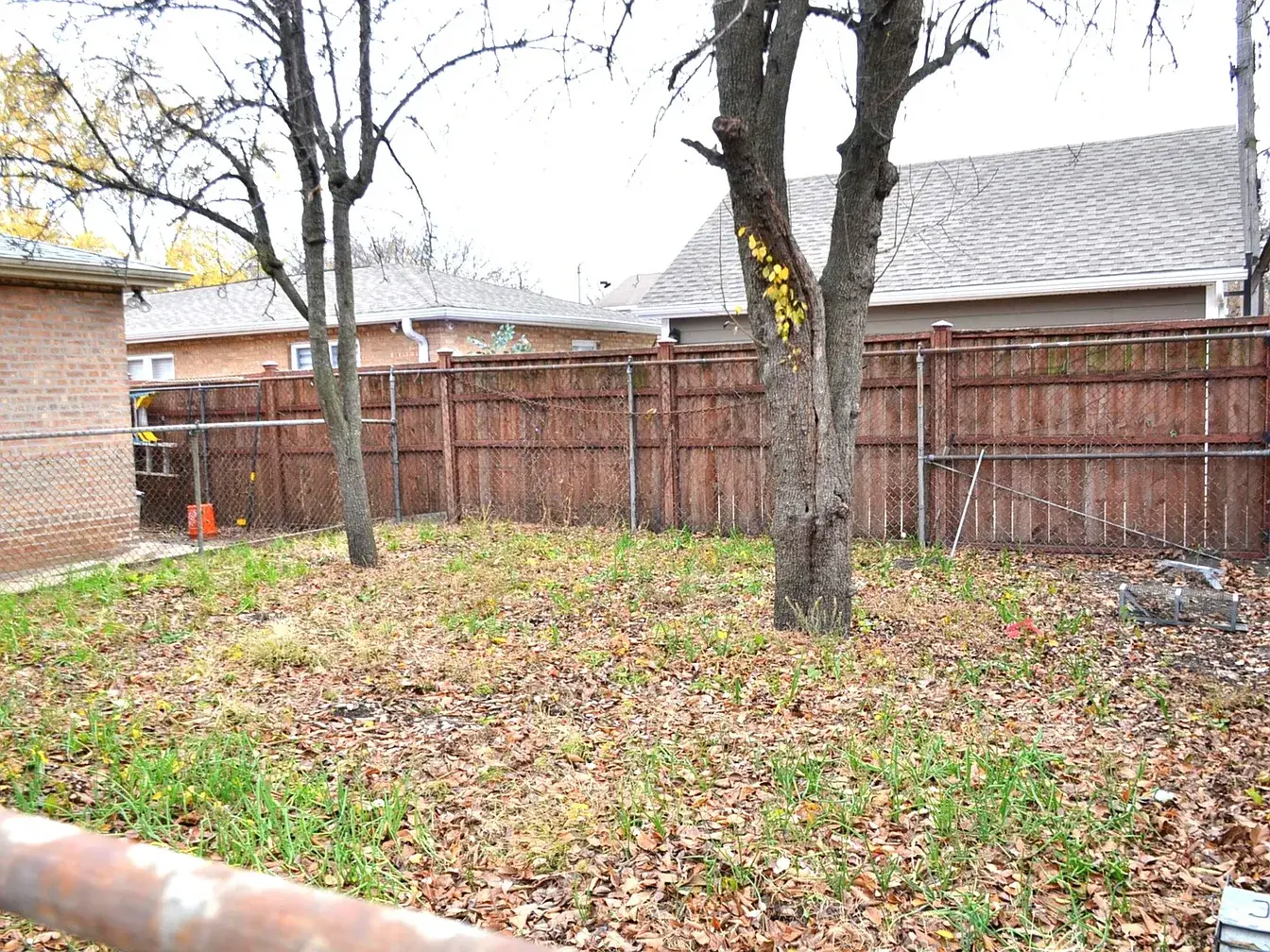 5239 N Virginia Ave,   Chicago, IL 60625