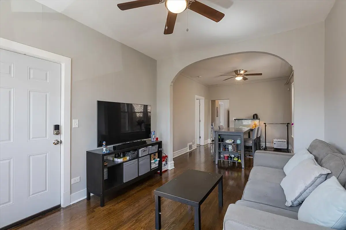 4844 W Rice St,   Chicago, IL 60651