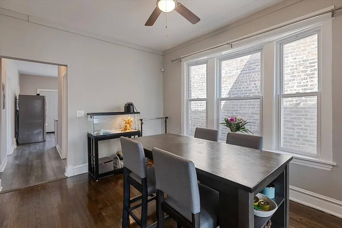 4844 W Rice St,   Chicago, IL 60651