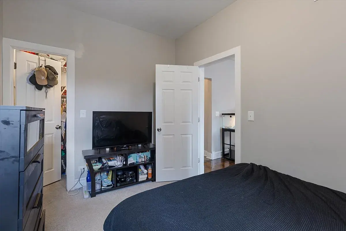 4844 W Rice St,   Chicago, IL 60651