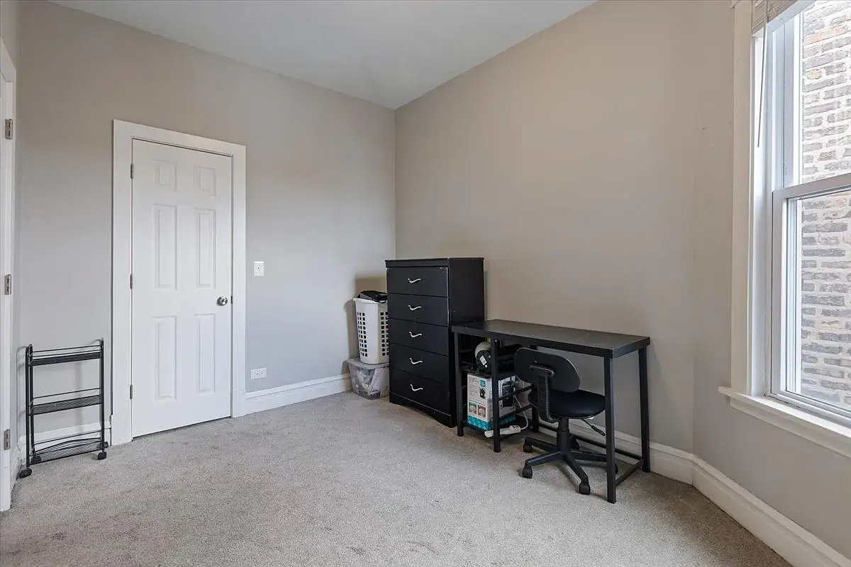 4844 W Rice St,   Chicago, IL 60651