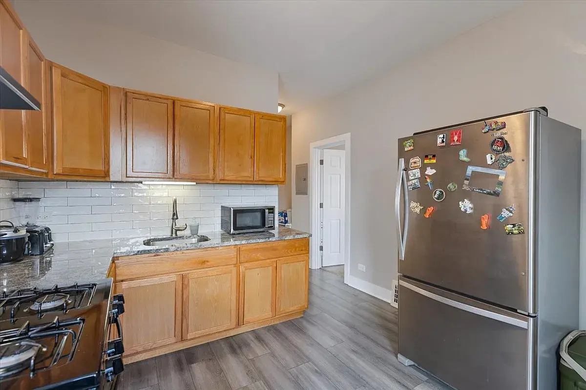 4844 W Rice St,   Chicago, IL 60651